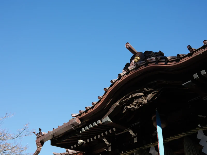 [写真]東京オフィスメンバーで代々木八幡宮に初詣 2026